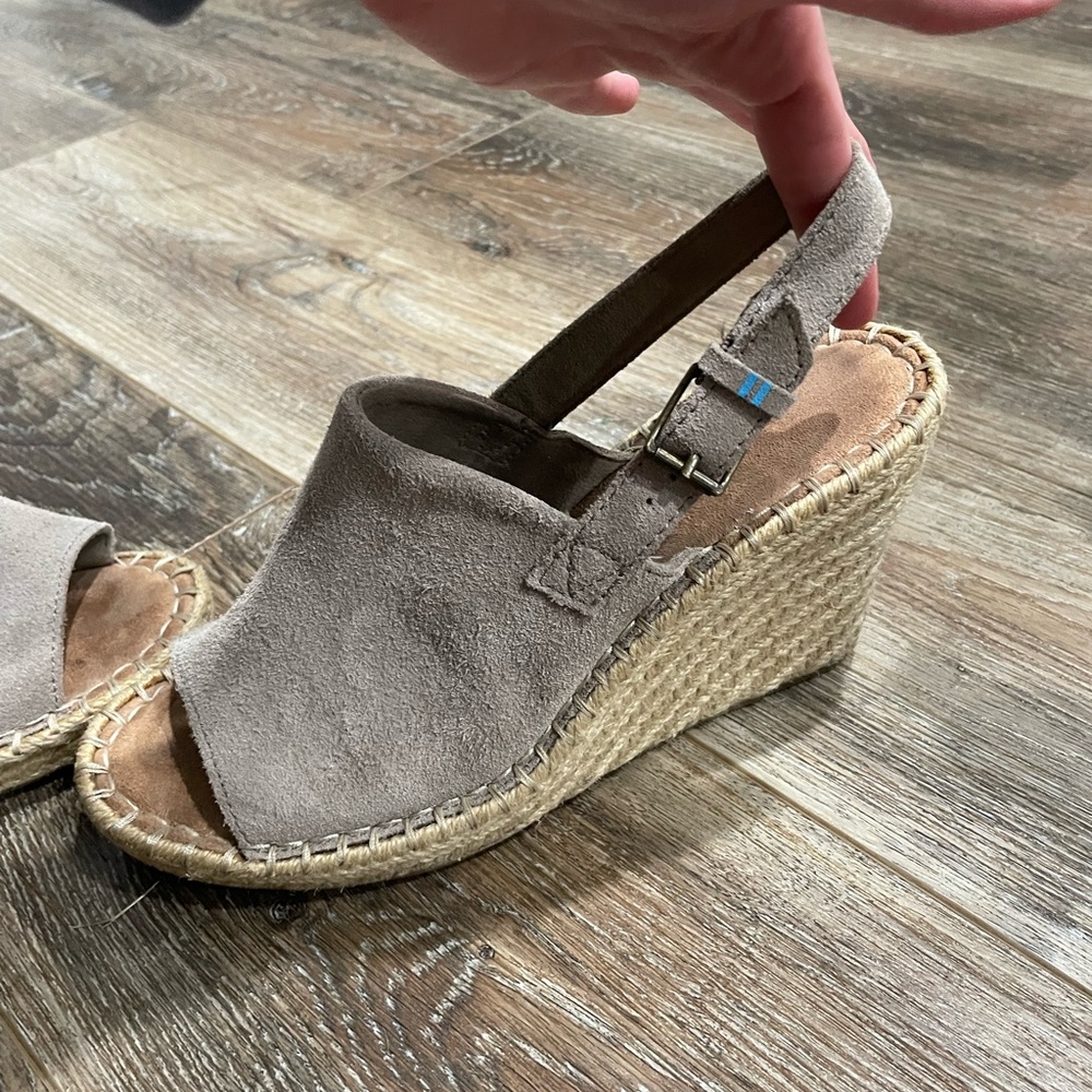 Toms Monica dessert taupe size 9
